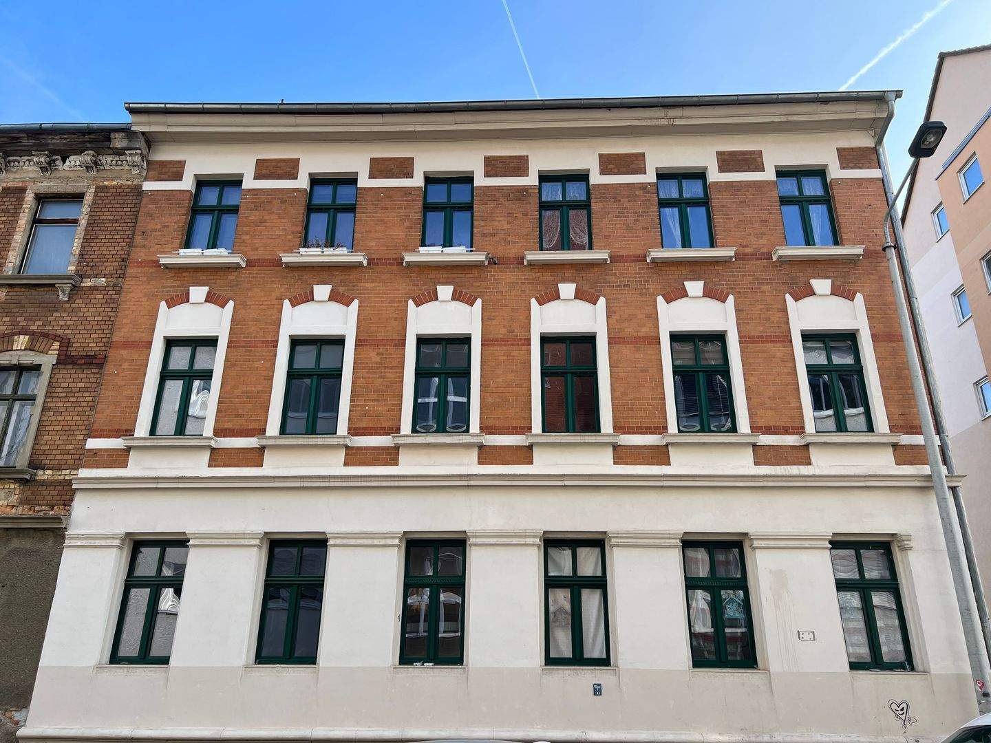 ***2 Zi. WE, Parkettboden, Terrasse, Tageslichbad mit Wanne, etc.***