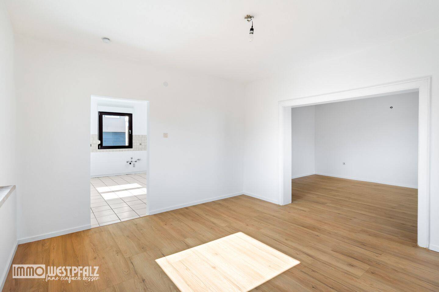 Frisch renoviertes Einfamilienhaus mit Licht, Balkon und Kamin im Dahner Felsenland – Fischbach bei Dahn – Vorschaubild 8