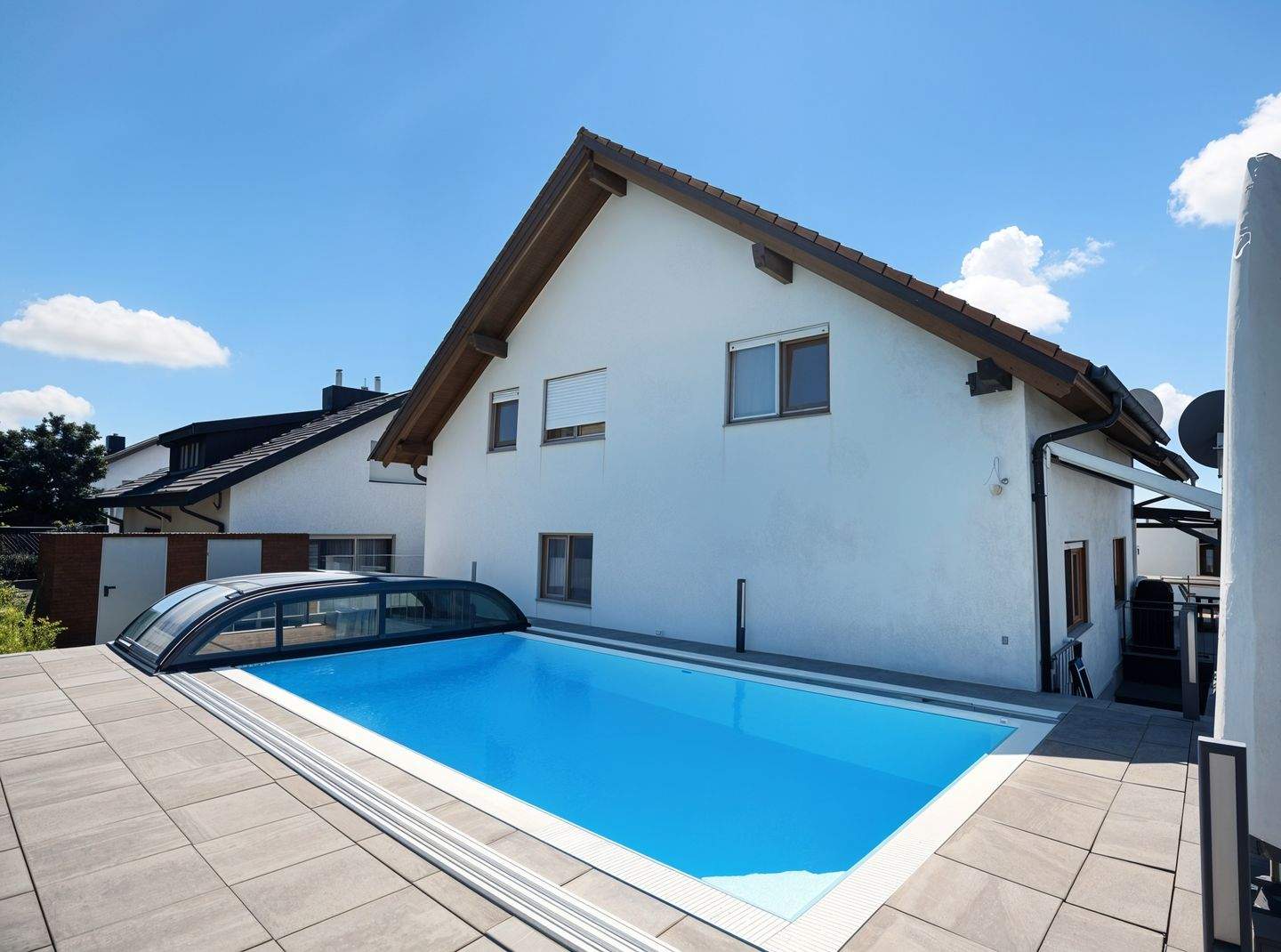 Hochwertiges ZFH mit Garten, Pool und Einliegerwohung in gesuchter Lage von Mühlhausen/Rettigheim – Mühlhausen – Bild 1 von 9