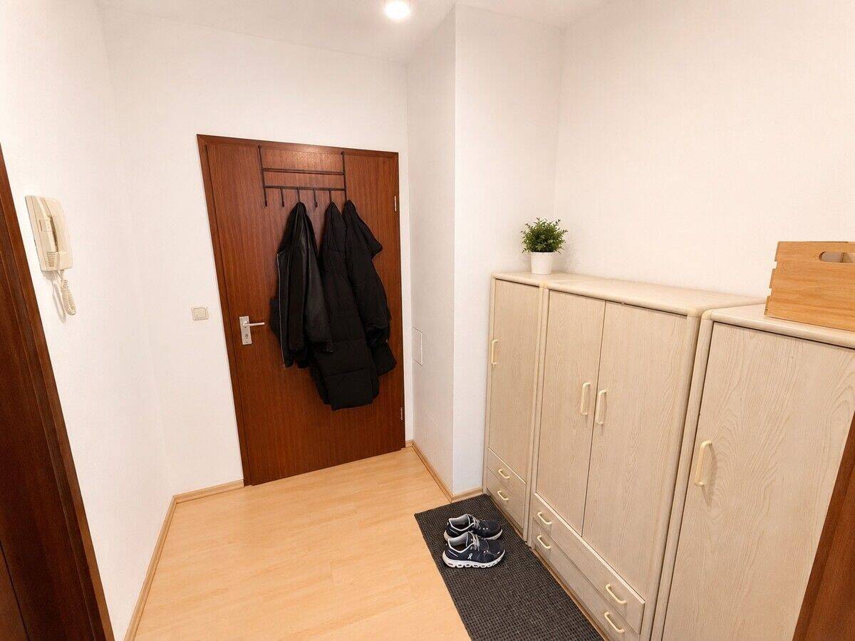 Zentral gelegene 2-Zimmer-Wohnung mit Terrasse und Duplex-Stellplatz in Augsburg – Augsburg – Vorschaubild 2
