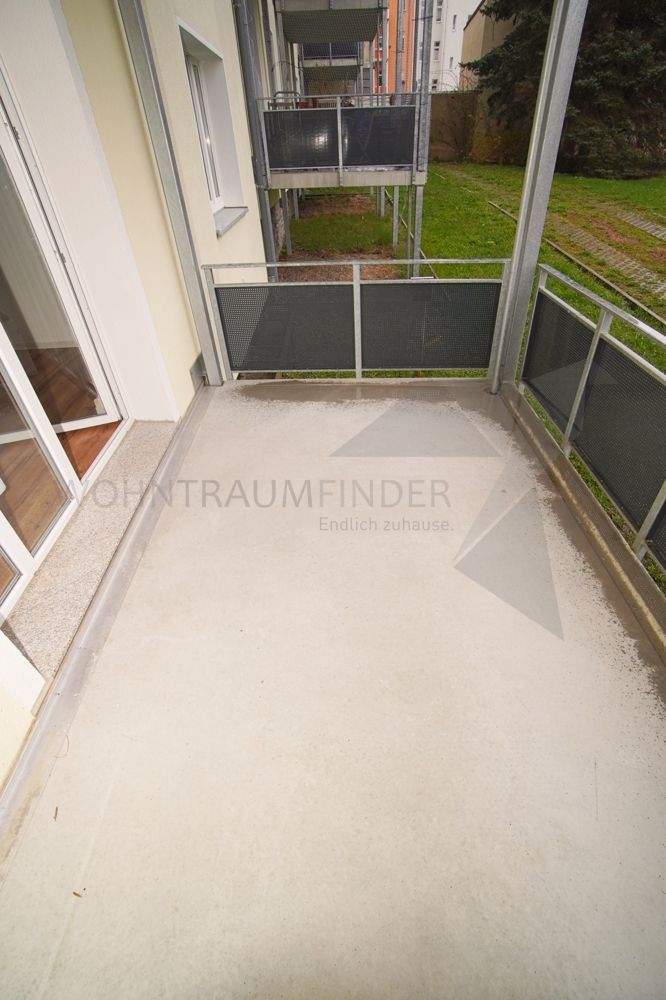 Helle, modern sanierte 3 Raum EG-Wohnung mit XXL-Balkon und Tageslichtbad – Chemnitz – Vorschaubild 5