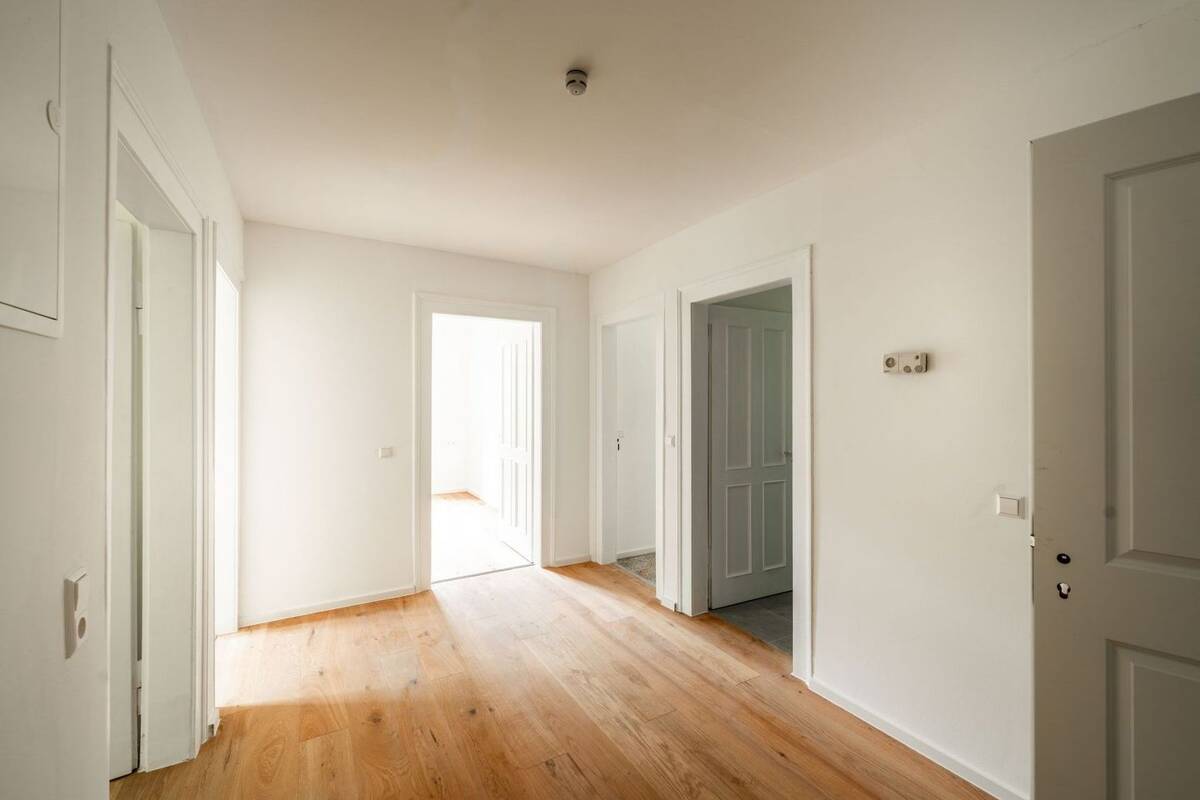 Erstbezug nach Komplettsanierung - Familienfreundliche 4-Zi-Wohnung mit Loggia mitten in Esslingen – 73728 Esslingen am Neckar – Bild 1 von 9