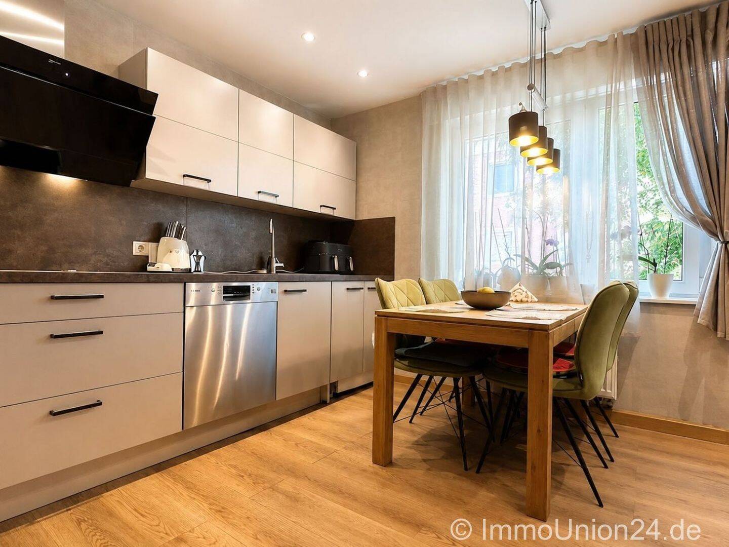 Exklusiv- modernisierte 2-Zimmer-Wohnung mit Balkon, toller NEFF-Küche und zusätzlichem Hobbyraum – Nürnberg – Vorschaubild 4