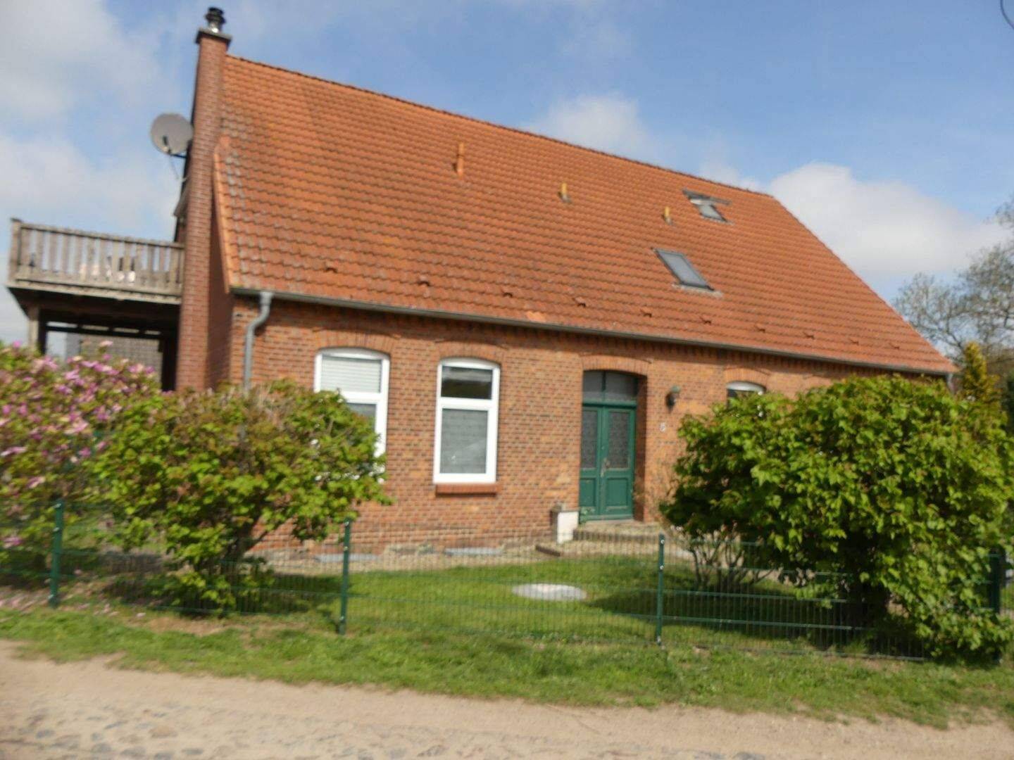 großes solides Wohnhaus mit 3 Wohneinheiten in Neukloster / Perniek – Glasin – Vorschaubild 2