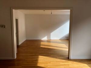 Lichtdurchflutete, großzügige 3-Zimmerwohnung mit Balkon und Parkett -nur schriftliche Anfragen - – 50672 Köln – Vorschaubild 2