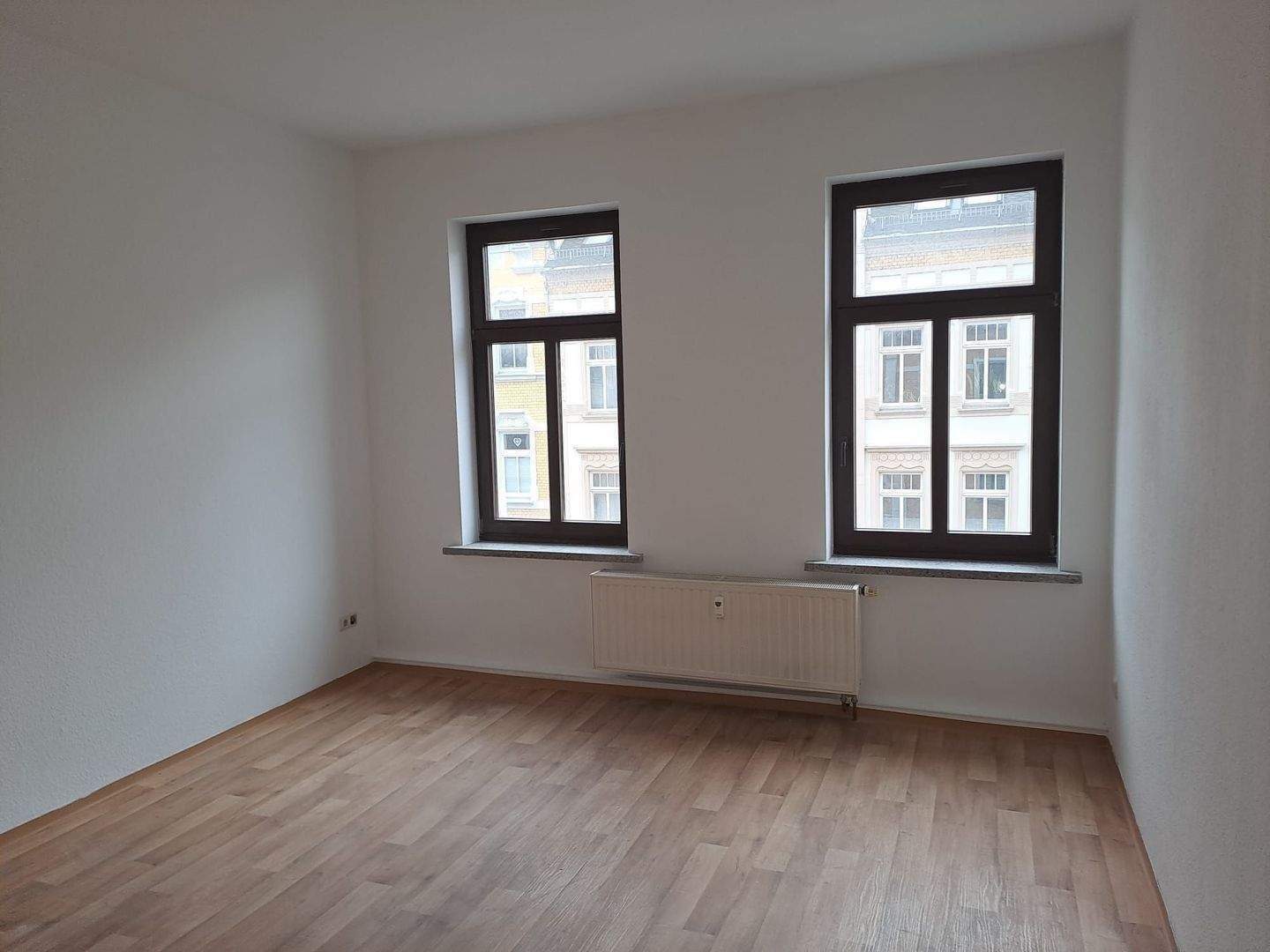 3-Raumwohnung mit Balkon und Badewanne – Chemnitz – Vorschaubild 2