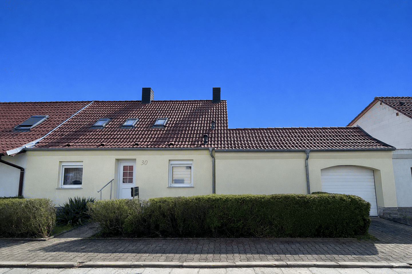 Einfamilienhaus mit Garage und Garten in beliebter Wohnlage – Kölleda – Bild 1 von 9