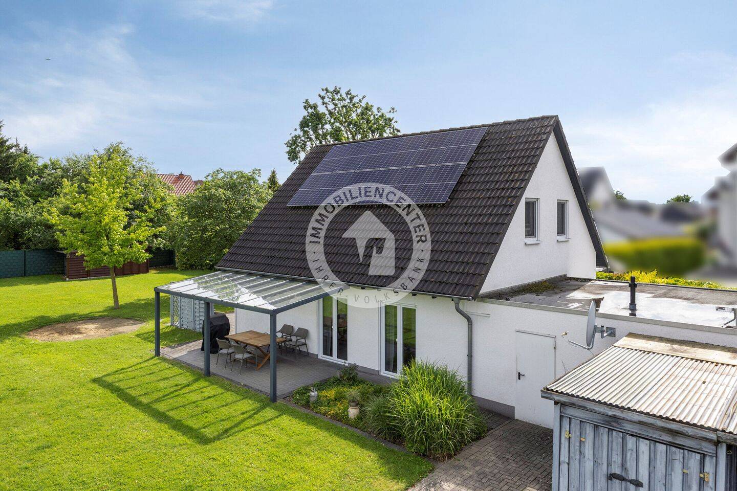 Wohnen mit Aussicht: Exklusives Einfamilienhaus mit Traumgarten und Blick auf die Wassertürme