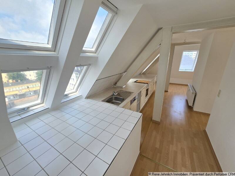Helle 2-Raum-Dachgeschosswohnung mit Balkon im Zentrum von Chemnitz