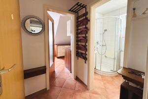 Gepflegte 2-Zimmer-Dachgeschoss mit Außenstellplatz in Stuttgart-Obertürkheim – 70329 Stuttgart – Vorschaubild 7