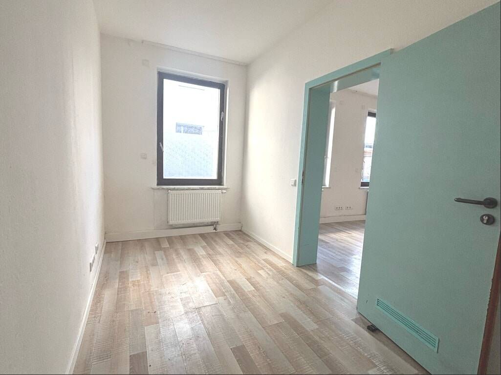Charmante 2-Zimmer-Erdgeschosswohnung in einem denkmalgeschützten Hinterhaus – Fürth – Vorschaubild 3