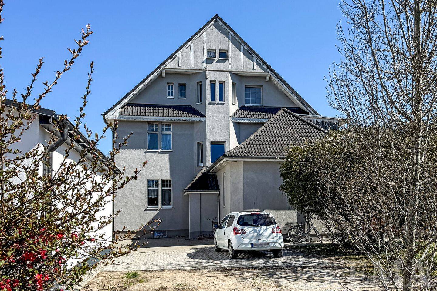 Ertragsstarkes Wohn- und Geschäftshaus mit Garage, Stellplätzen und Gemeinschaftsgarten – Berlin – Vorschaubild 4