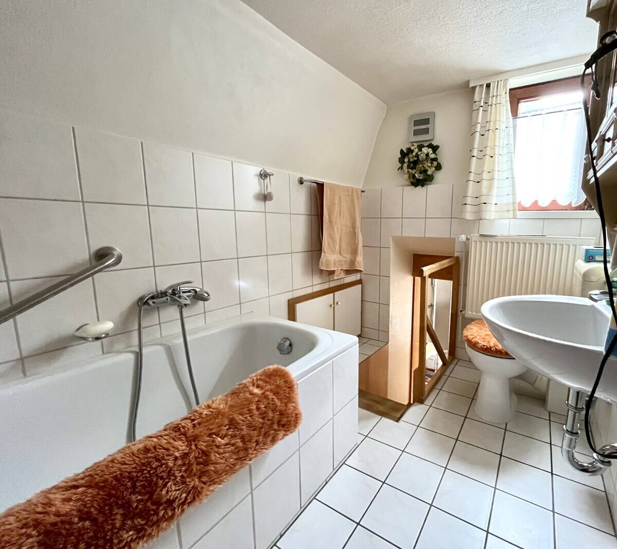 Vielseitiges Einfamilienhaus mit 8 Zimmern, Garten & Gewerbeeinheit für Familien oder Kapitalanleger – Großalmerode – Vorschaubild 6
