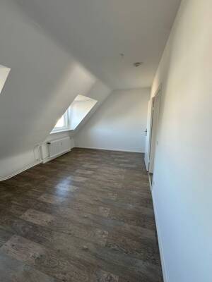 Frisch renovierte 2,5-Zimmer-Dachgeschosswohnung in Essen-Stadtwald – 45134 Essen – Vorschaubild 3