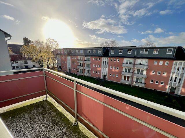 VERMIETETE ZWEI ZIMMER WOHNUNG MIT BALKON IM DRITTEN OG