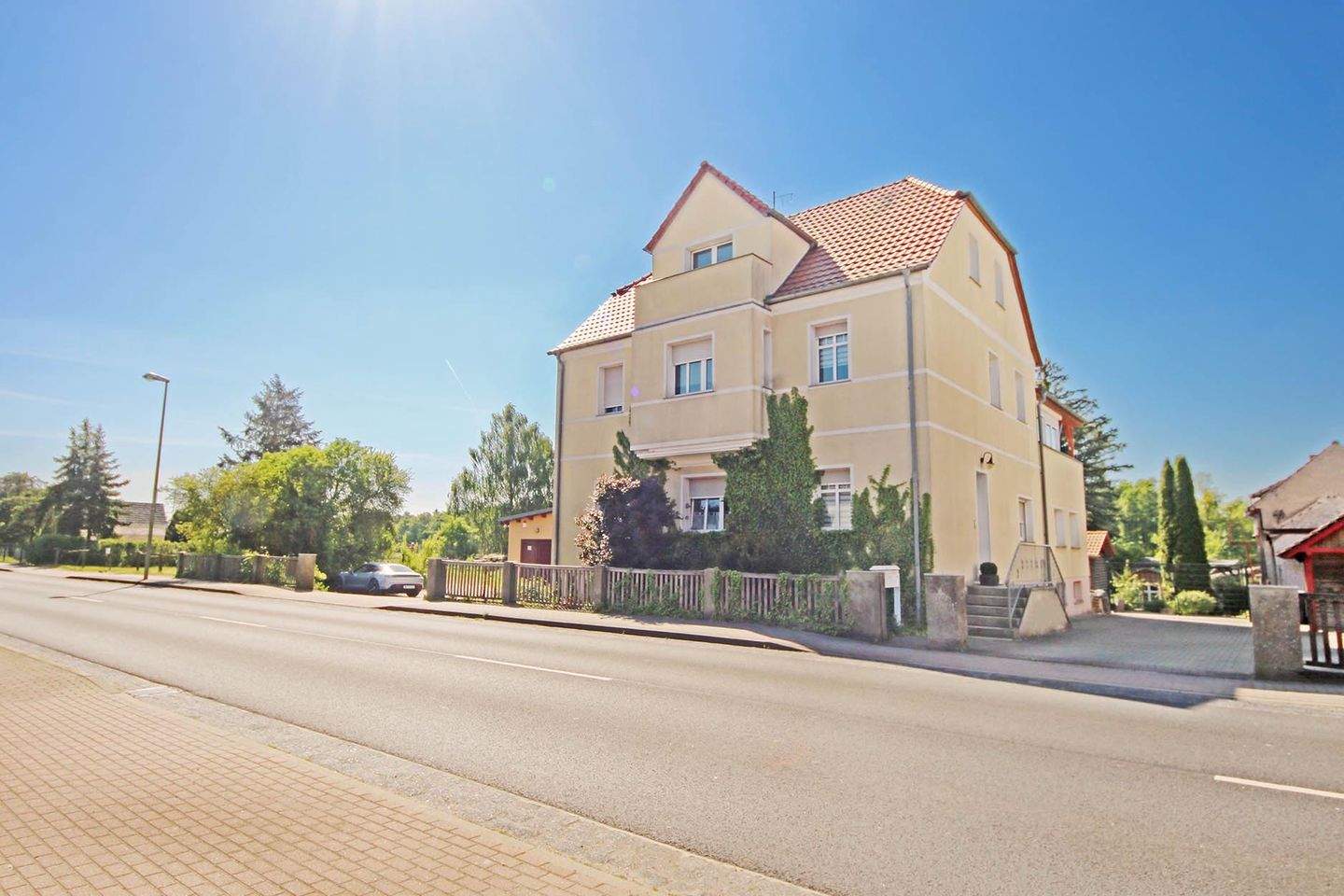 Mehrfamilienhaus mit 3 Wohnungen und großem Werkstattgebäude in Jessen (Elster) OT Holzdorf – Jessen (Elster) – Vorschaubild 2
