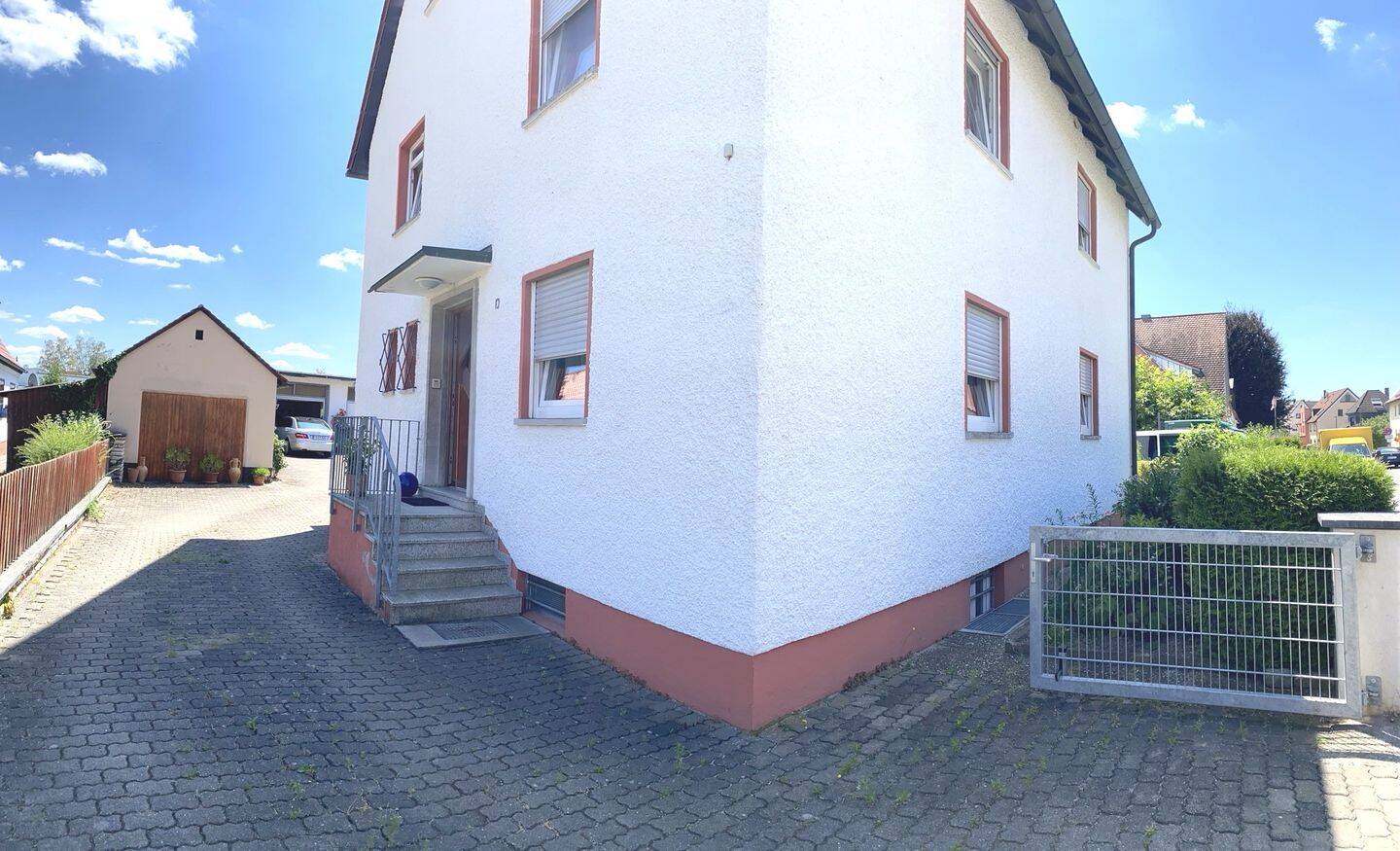 3-Familienhaus mit viele Möglichkeiten in Nürnberg-Fischbach - Solide Kapitalanlage mit Potenzial – Nürnberg – Vorschaubild 2
