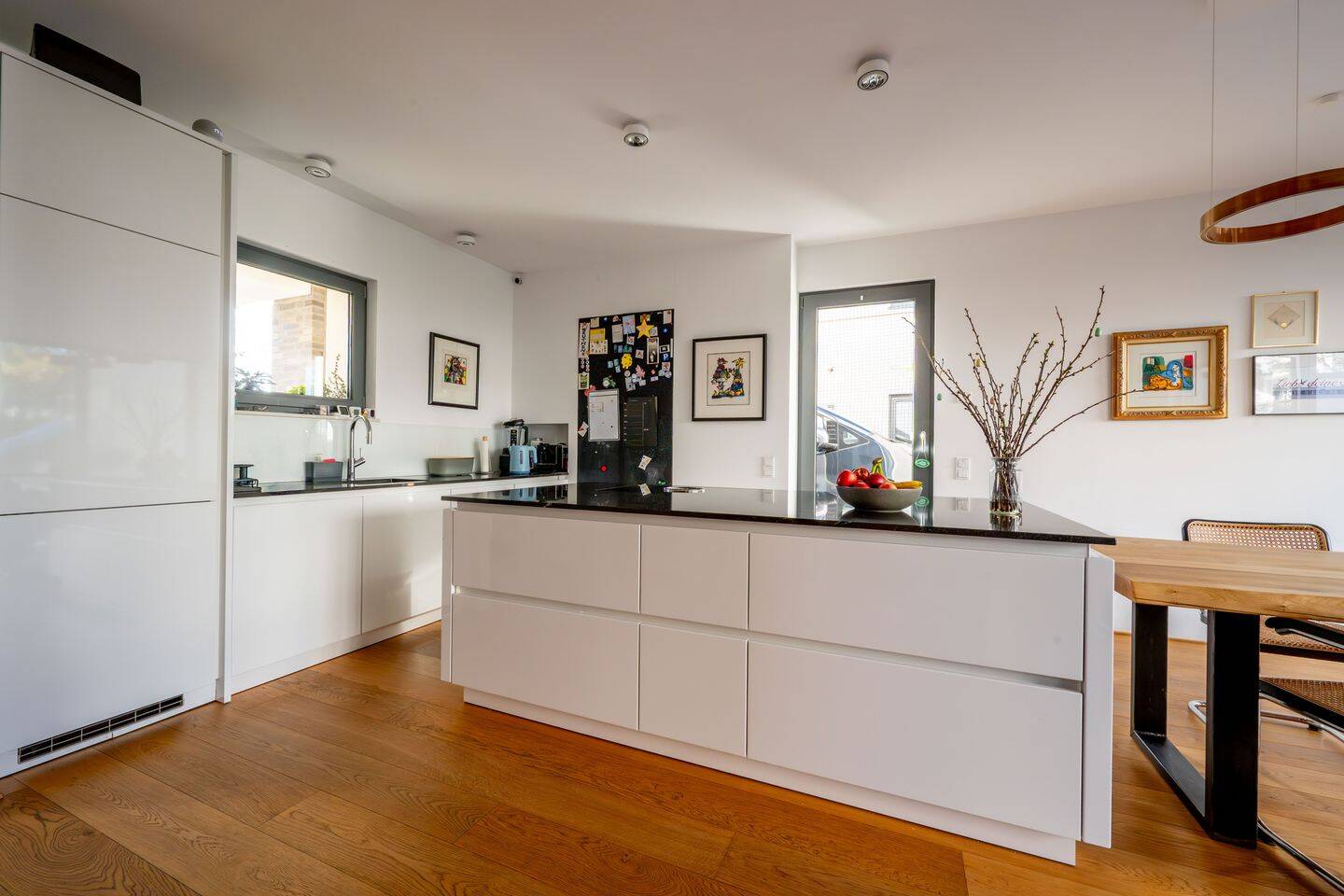 Exklusive Architekten-DHH mit Innenhof & großer Duplex-Garage Bestlage Frankfurt-Riedberg-Westflügel – Frankfurt am Main – Vorschaubild 5