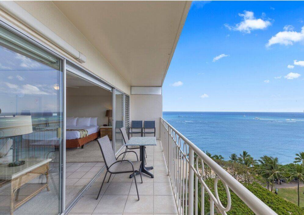 Rarely available high-floor Wakiki Shore Apartment