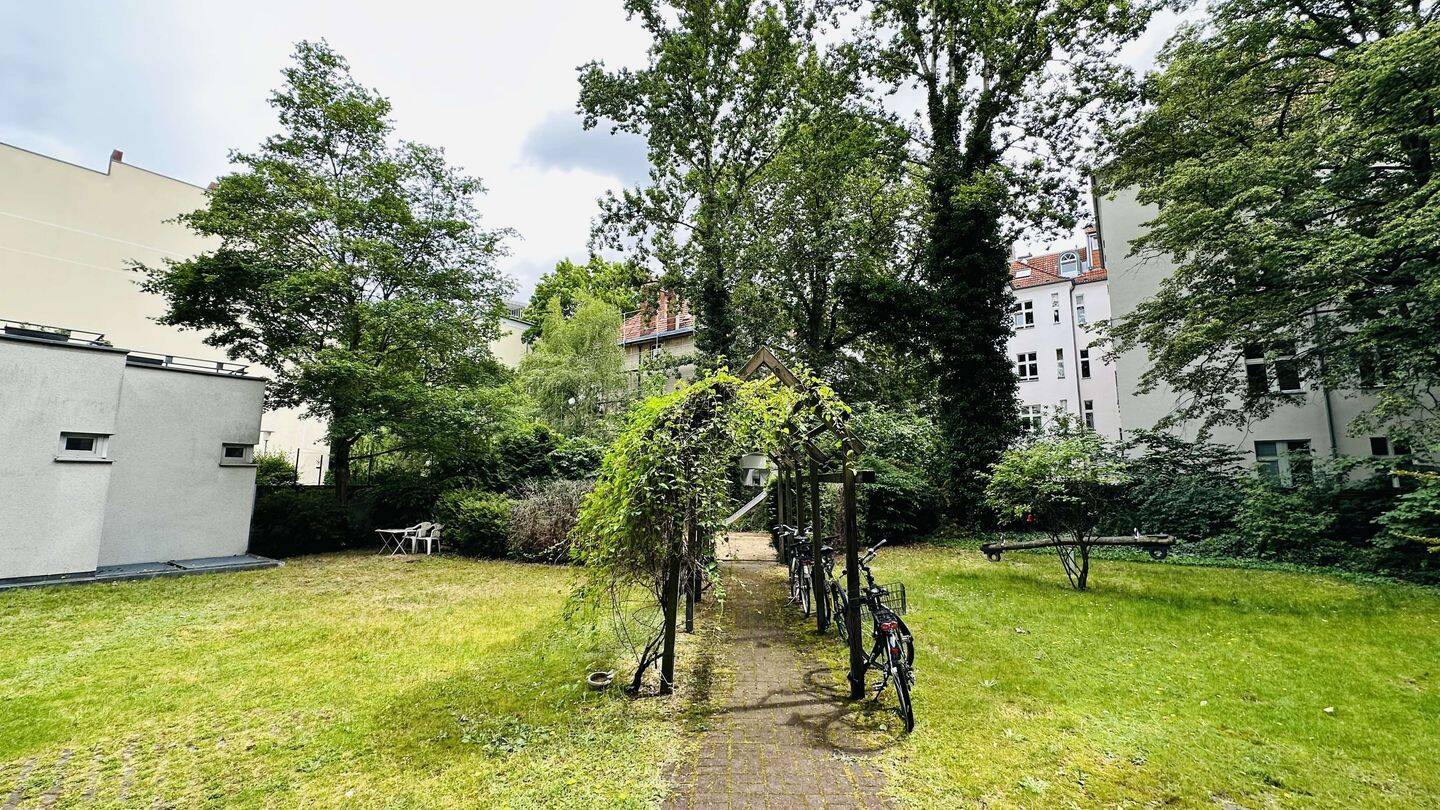Perfekt gelegen: Vermietete 3-Zimmer-Dachgeschoß-Wohnung in Friedenau – Berlin – Vorschaubild 2