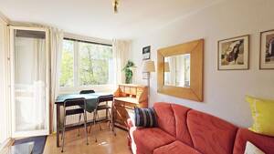 Freie 2-Zimmer-Wohnung mit West-Balkon, EBK und Stellplatz im grünen Zehlendorf-Süd! – 14165 Berlin – Vorschaubild 2