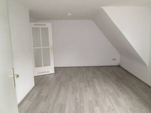 Charmante Wohnung im Dachgeschoss - ideal für Paare – 38226 Salzgitter – Vorschaubild 2