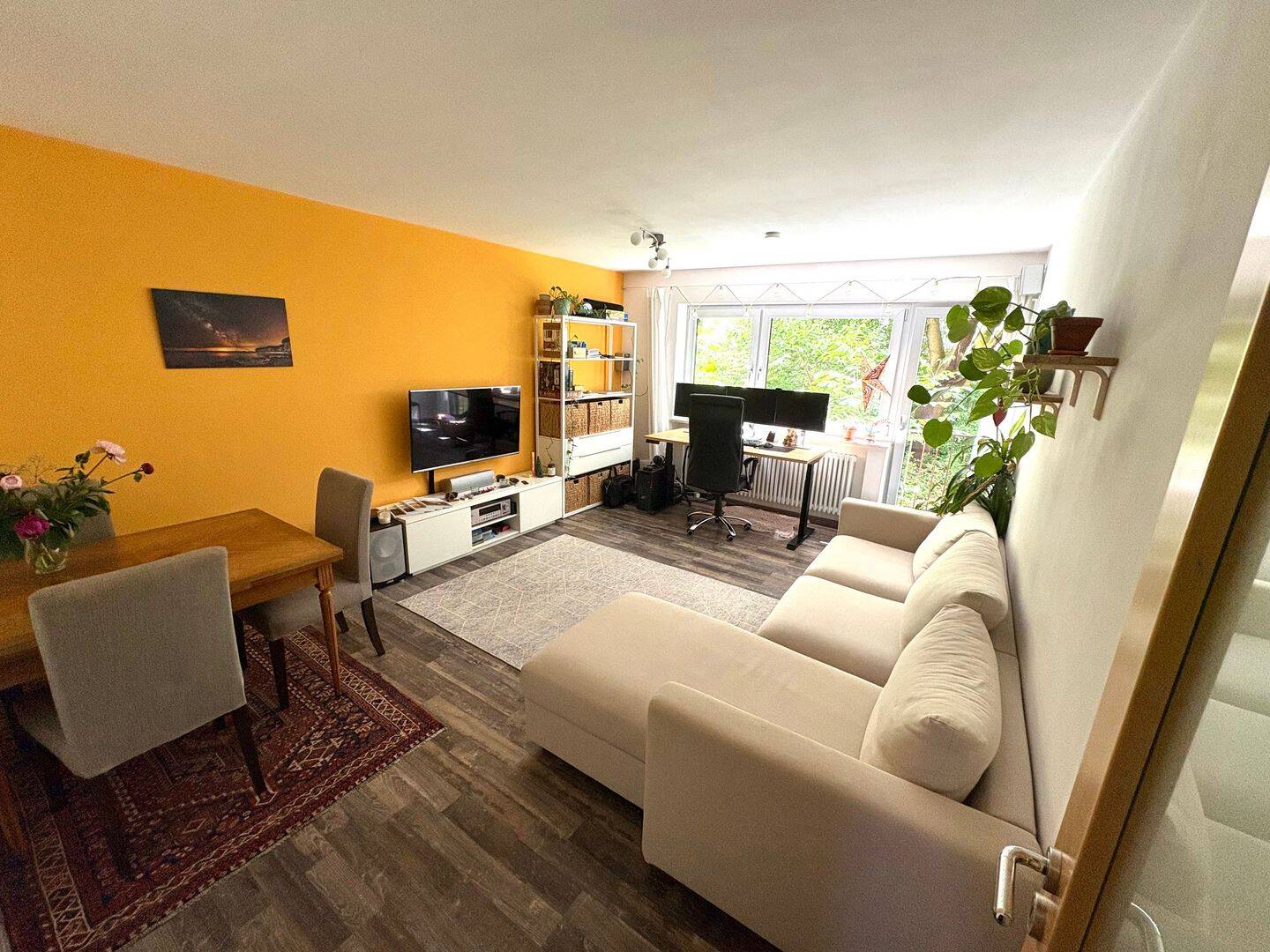 Hochwertig sanierte 2-Zimmer-Wohnung - Tiefgarage, ruhige Lage und Top-Anbindung in Milbertshofen – München – Vorschaubild 2