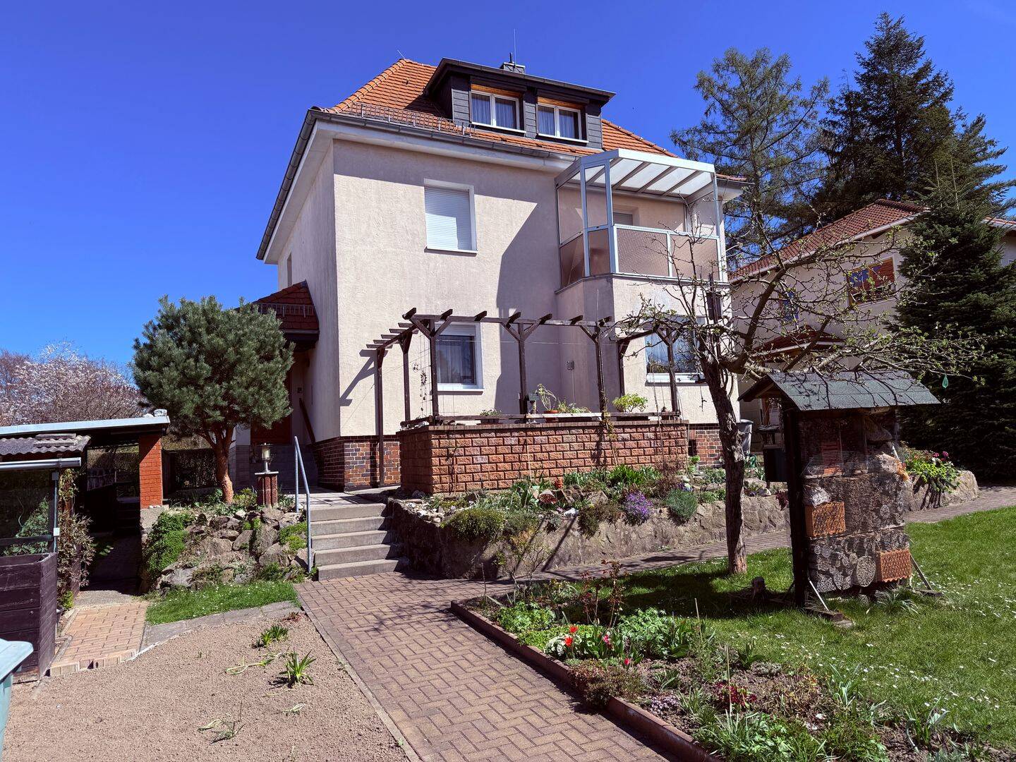 Wohnen am Dresdner Elbhang - Freistehendes Ein-/Zweifamilienhaus