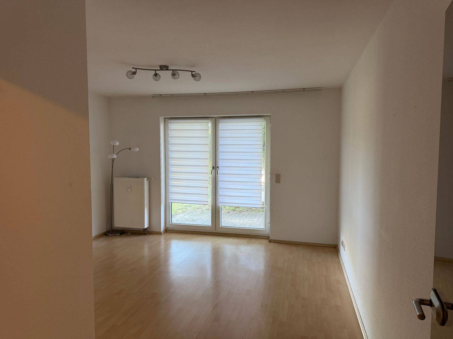 2-Zimmer-Eigentumswohnung mit Terrasse und 2 Stellplätzen in Weiterstadt – Weiterstadt – Vorschaubild 3