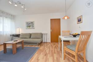 Schön möblierte Wohnung mit Reinigungsservice in Stuttgart Münster