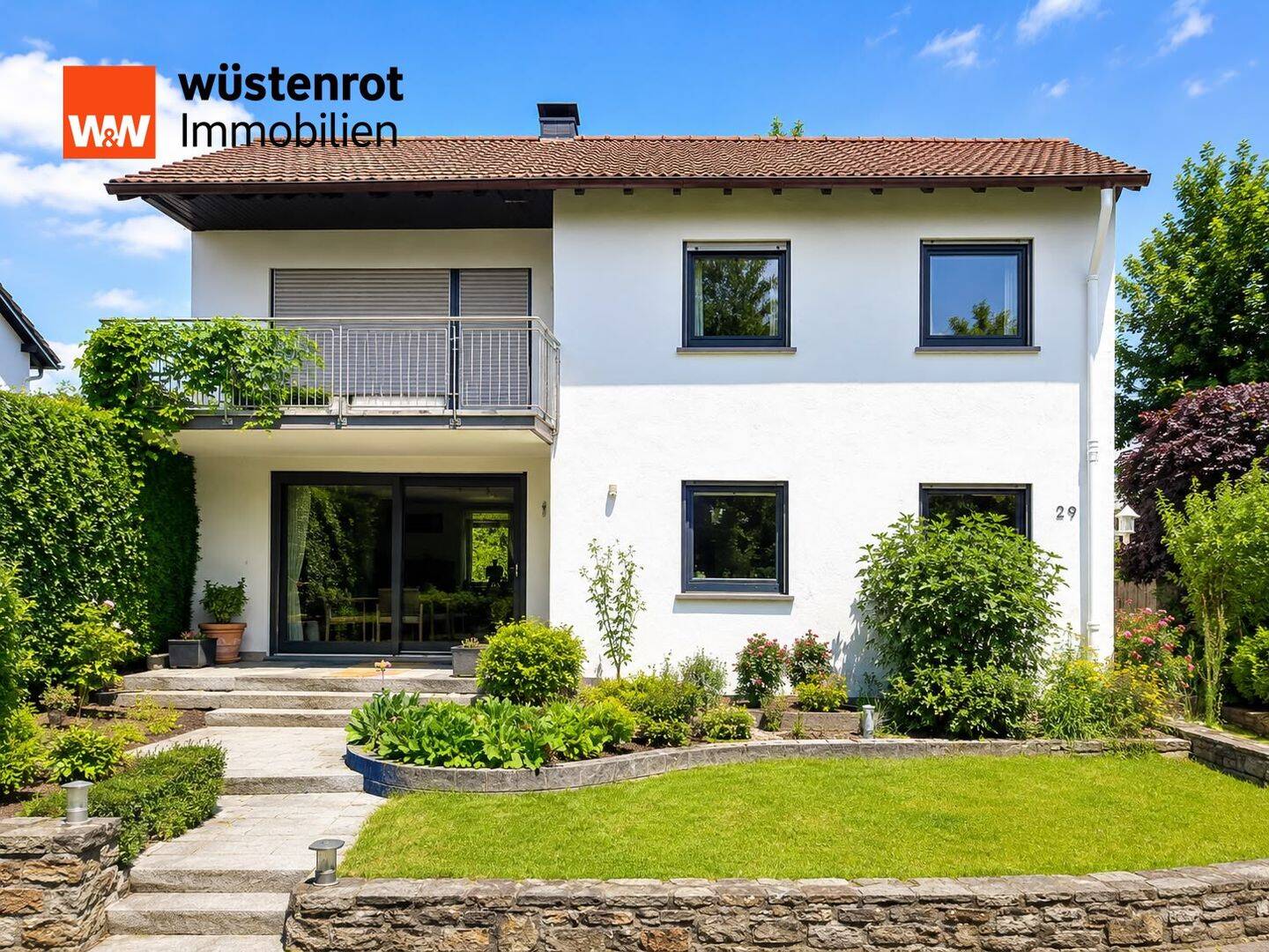 Großzügiges Einfamilienhaus mit 9 Zimmern, traumhaftem Garten und ausgebautem Dachstudio in ruhiger Wohnlage von Eppstein
