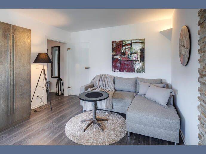 Möbliert: Geschmackvoll möblierte 3-Zimmer-Wohnung – München – Vorschaubild 2