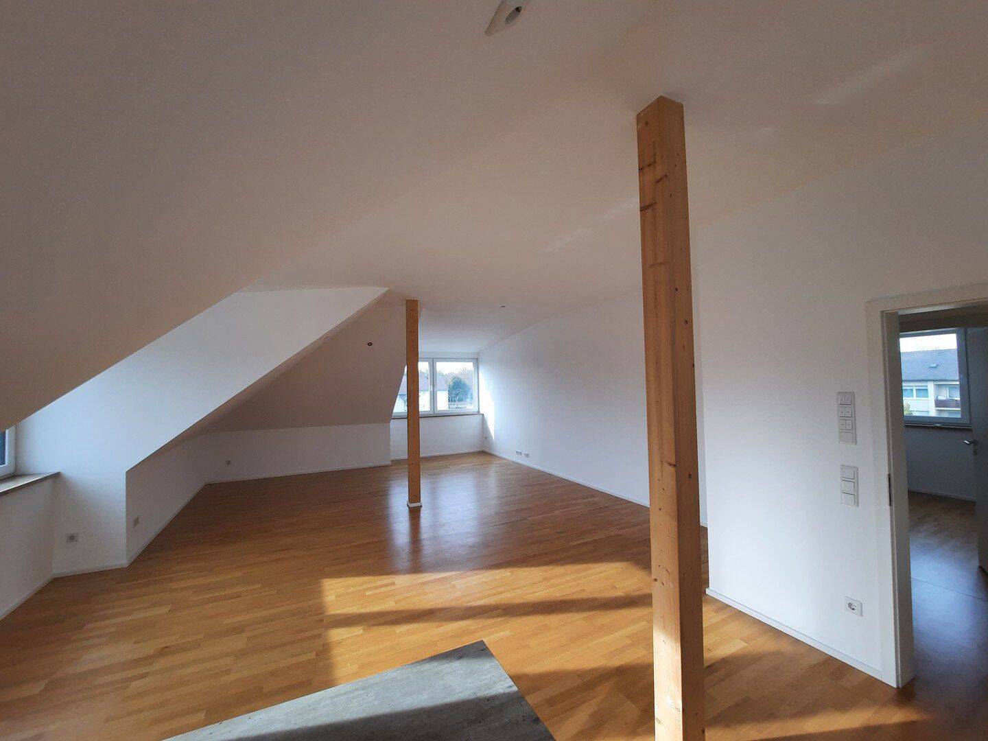 Ideal für Singles oder Paare-Hochwertige DG-Wohnung in Bestlage von Ingolstadt – Ingolstadt – Vorschaubild 2