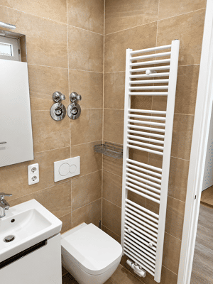 Helle 2-Zimmer-Wohnung mit Balkon, moderner Einbauküche und Aufzug in München-Moosach – 80992 München – Vorschaubild 5