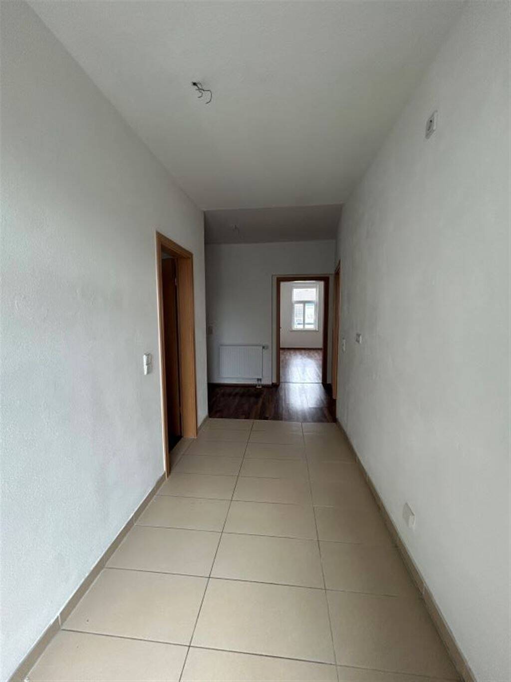 Großzügige 3-Zimmer mit Laminat, Balkon und Eckwanne in guter Lage – Chemnitz – Vorschaubild 9