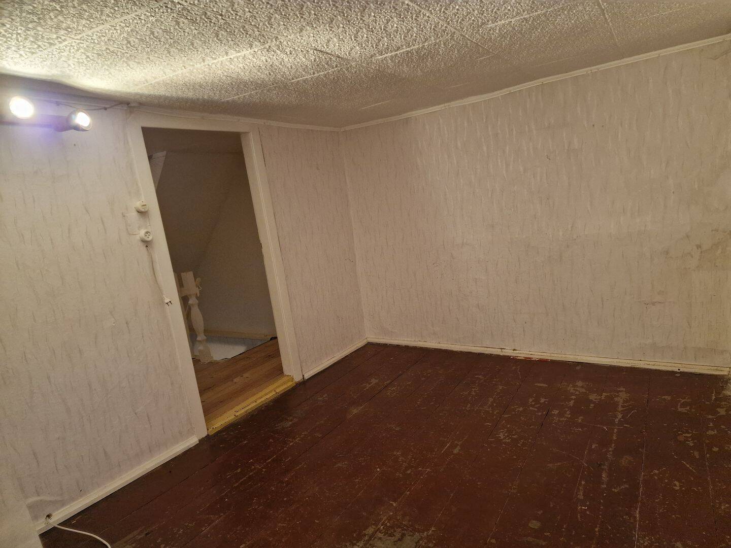 Malerisches Einfamilien-Reihenhaus mit EBK und großzügigem Wintergarten – Sayda – Vorschaubild 8