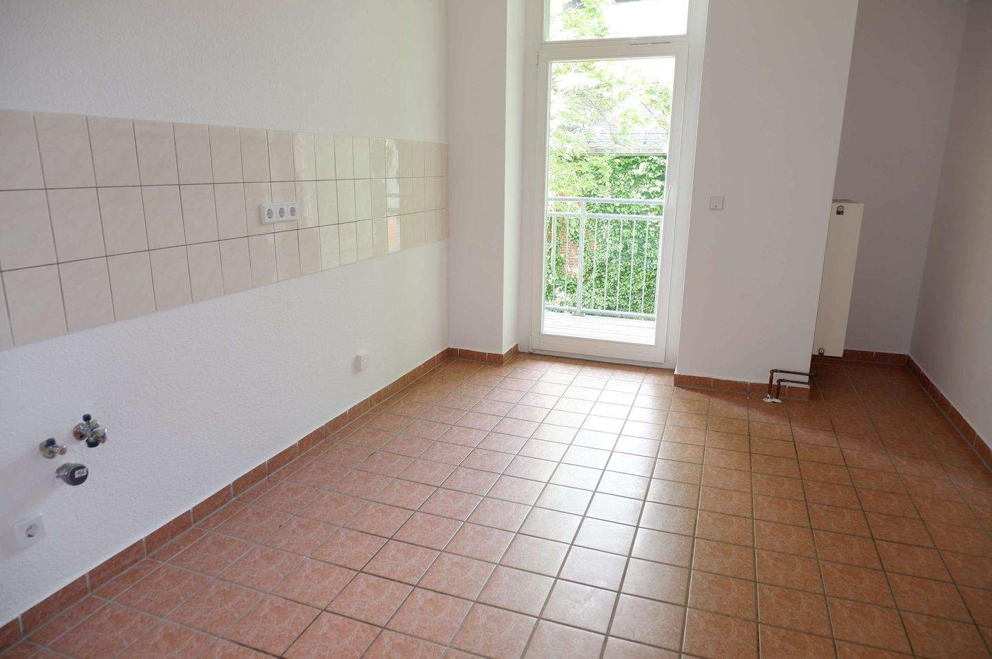 Modernes Laminat - Bad mit Fenster - West Balkon - 1. OG ! – Chemnitz – Vorschaubild 9