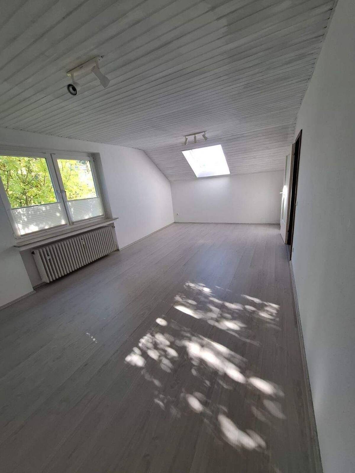 Großzügige 2-Zimmer-Wohnung in ruhiger Hanglage – Am Schiffberge – 33605 Bielefeld – Bild 1 von 9