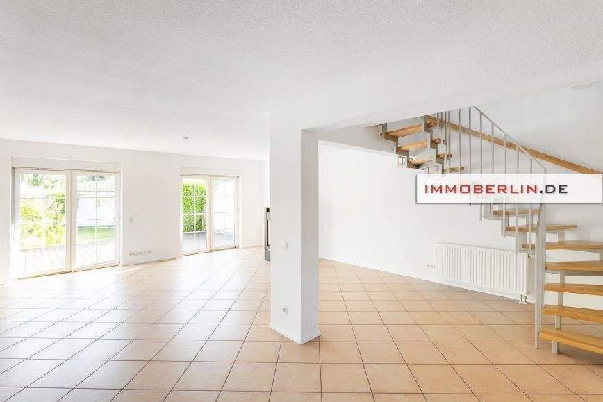 IMMOBERLIN.DE - Wunderbares Haus mit schönem Südgarten in familienfreundlicher Lage – Altlandsberg – Bild 1 von 9