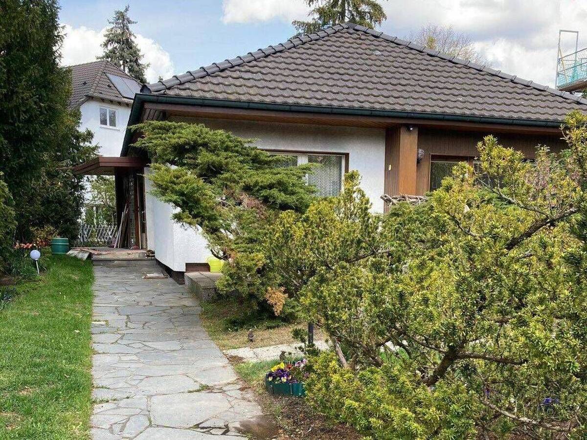 Attraktives Einfamilienhaus auf großem, teilbaren Grundstück, direkt vom Eigentümer, provisionsfrei – 14163 Berlin – Bild 1 von 9