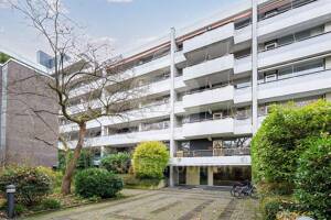 Moderne 4-Zimmer-Wohnung mit zwei Balkonen, TG-Stellplatz in zentraler Lage - Ideal für Familien – 50858 Köln – Vorschaubild 2