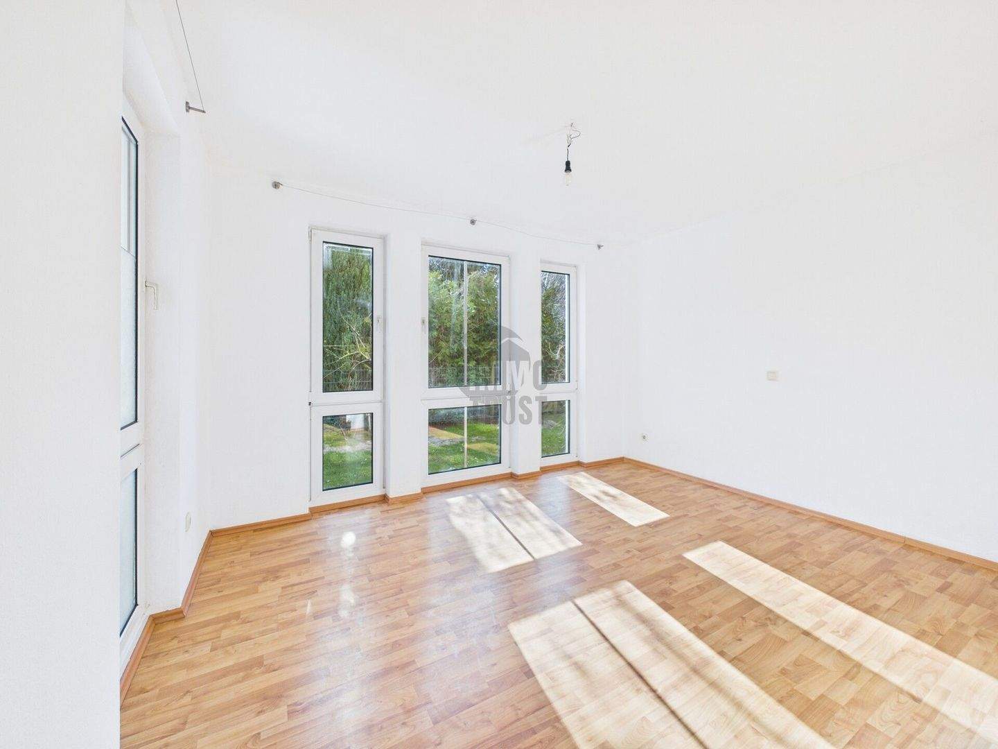 LICHTDURCHFLUTETE ERDGESCHOSSWOHNUNG IN BESTER LAGE SONNENTERRASSE UND TIEFGARAGENSTELLPLATZ – Oldenburg – Vorschaubild 4