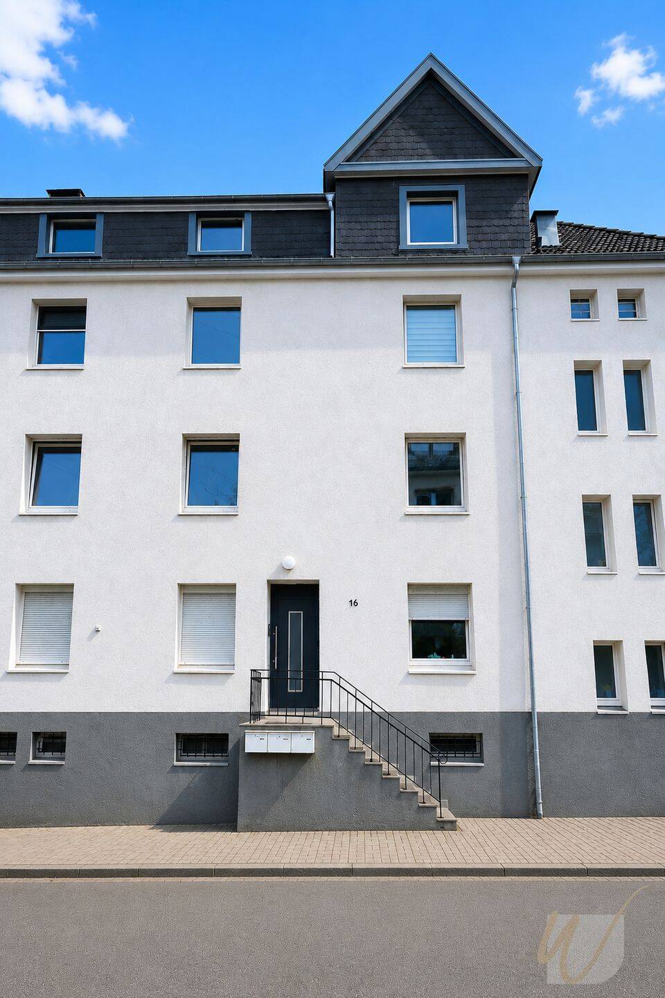 Modernisierte 5-Zimmer-Eigentumswohnung über 2 Ebenen - ca. 129 m² Wohnkomfort – Remscheid – Bild 1 von 9