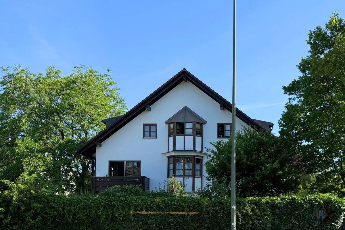 Großzügige 3-Zimmer-Wohnung mit Südwest-Balkon und Tiefgarage – 80997 München – Bild 1 von 9