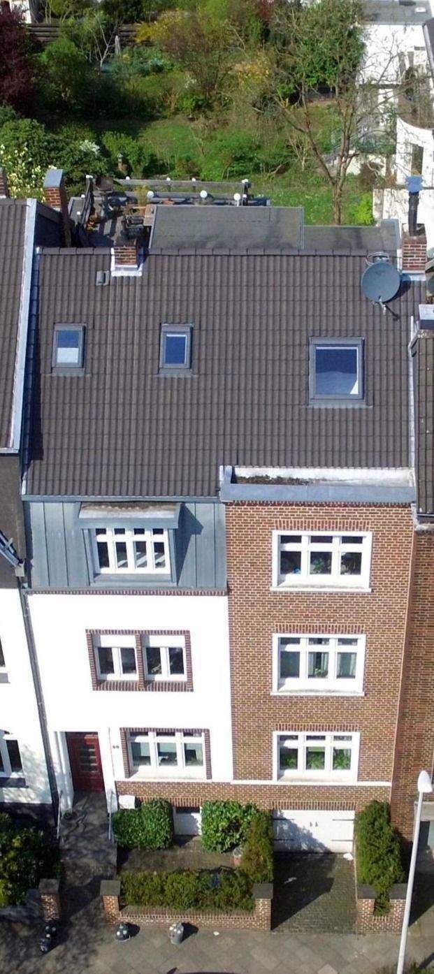 Gemütliche Wohnung mit Einbauküche und Kamin in TOP-Lage zur Brucknerallee ! Balkon vorhanden mit rückwärtigem Blick in die Gärten ! – Mönchengladbach – Vorschaubild 2