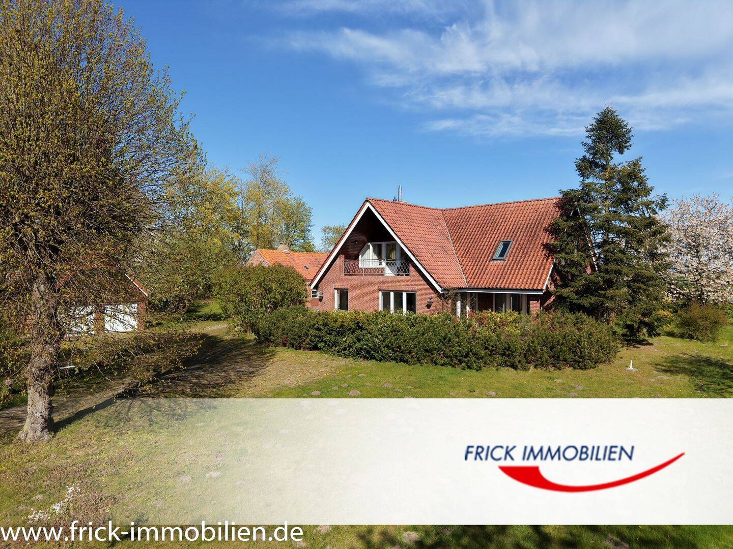 Resthof mit Wohnhaus, ehem. Wirtschaftsgebäude, Doppelgarage und 0,82 ha Land – Göhl – Vorschaubild 2