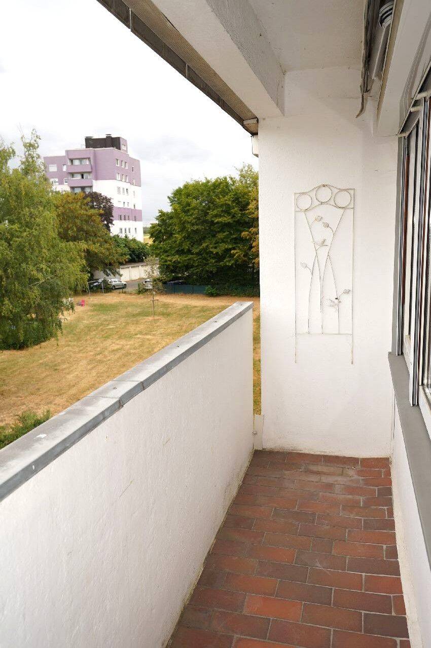 Klassische 3-Zimmer-Wohnung mit Einbauküche und Loggia in Leverkusen-Rheindorf! – Leverkusen – Vorschaubild 3