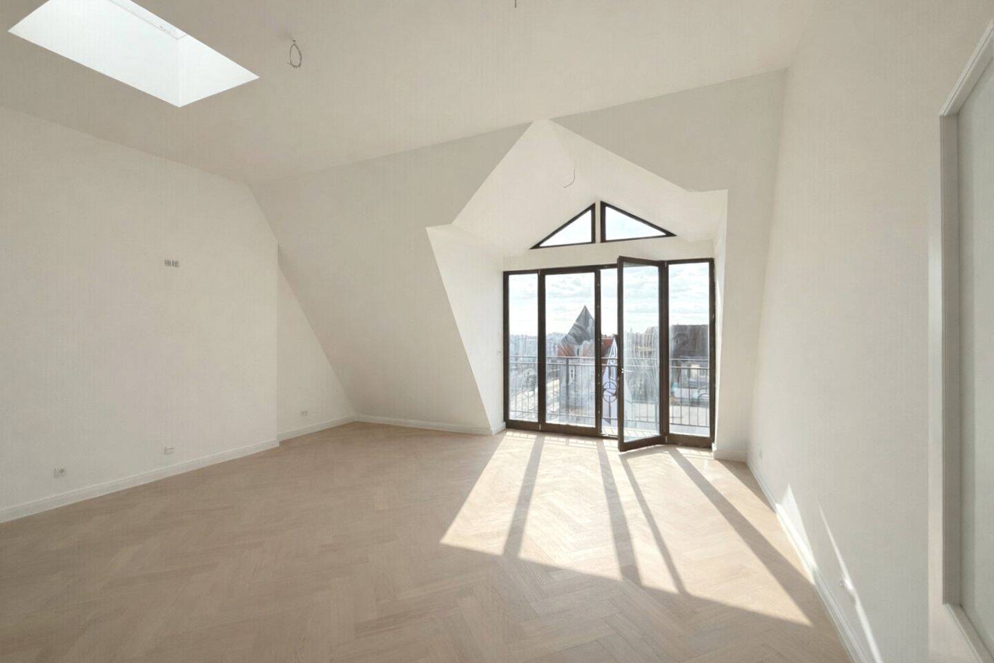 Traumwohnung im 5. OG - modernisierter Altbau mit Aufzug, Balkon, A+ Energieklasse und Einbauküche – Berlin – Vorschaubild 2