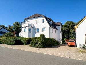 Hemelingen I Top-gepflegte 3-Zimmer-Wohnung mit Sonnenbalkon und Pkw-Stellplatz in ruhiger Lage – 28309 Bremen – Vorschaubild 2