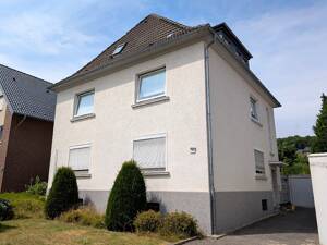 Solides Dreifamilienhaus in Nahne: EG und DG frei